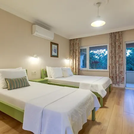 Gurel Garden House Motel Küçükkuyu