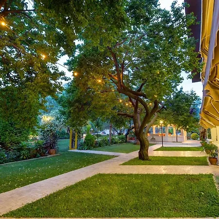Motell Gurel Garden House