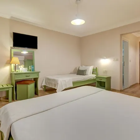 Gurel Garden House Motel Kucukkuyu