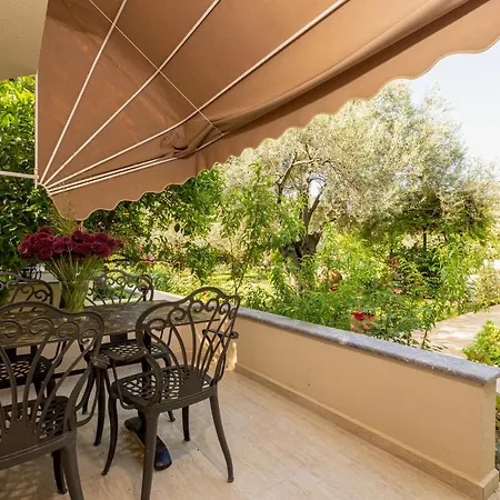 Gurel Garden House موتيل